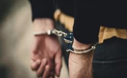 دستگیری قاچاقچی مسلح با 46 کیلو شیشه و تریاک