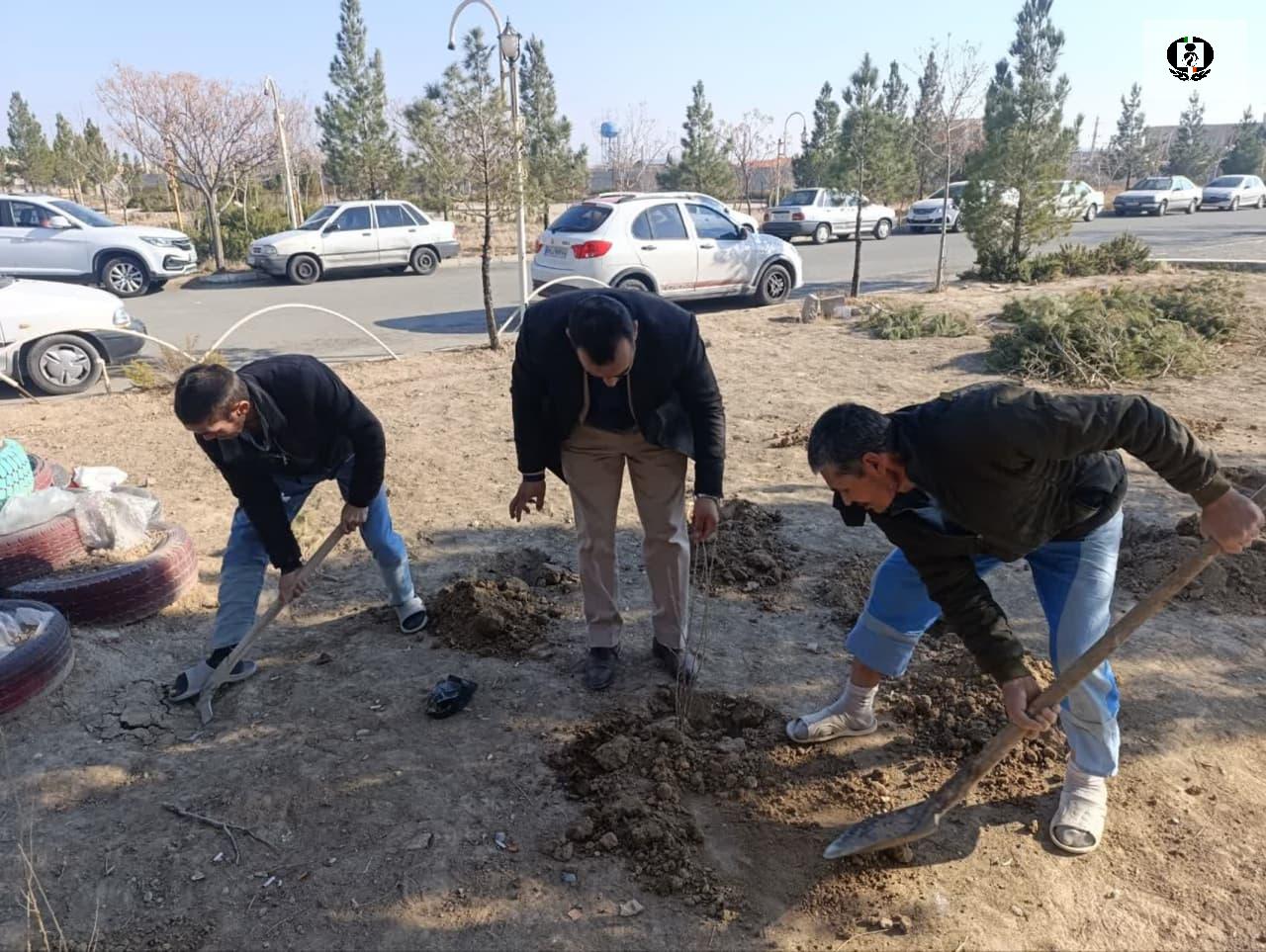برگزاری پویش درختکاری &laquo;به نام پدر&raquo; در مرکز اخوان