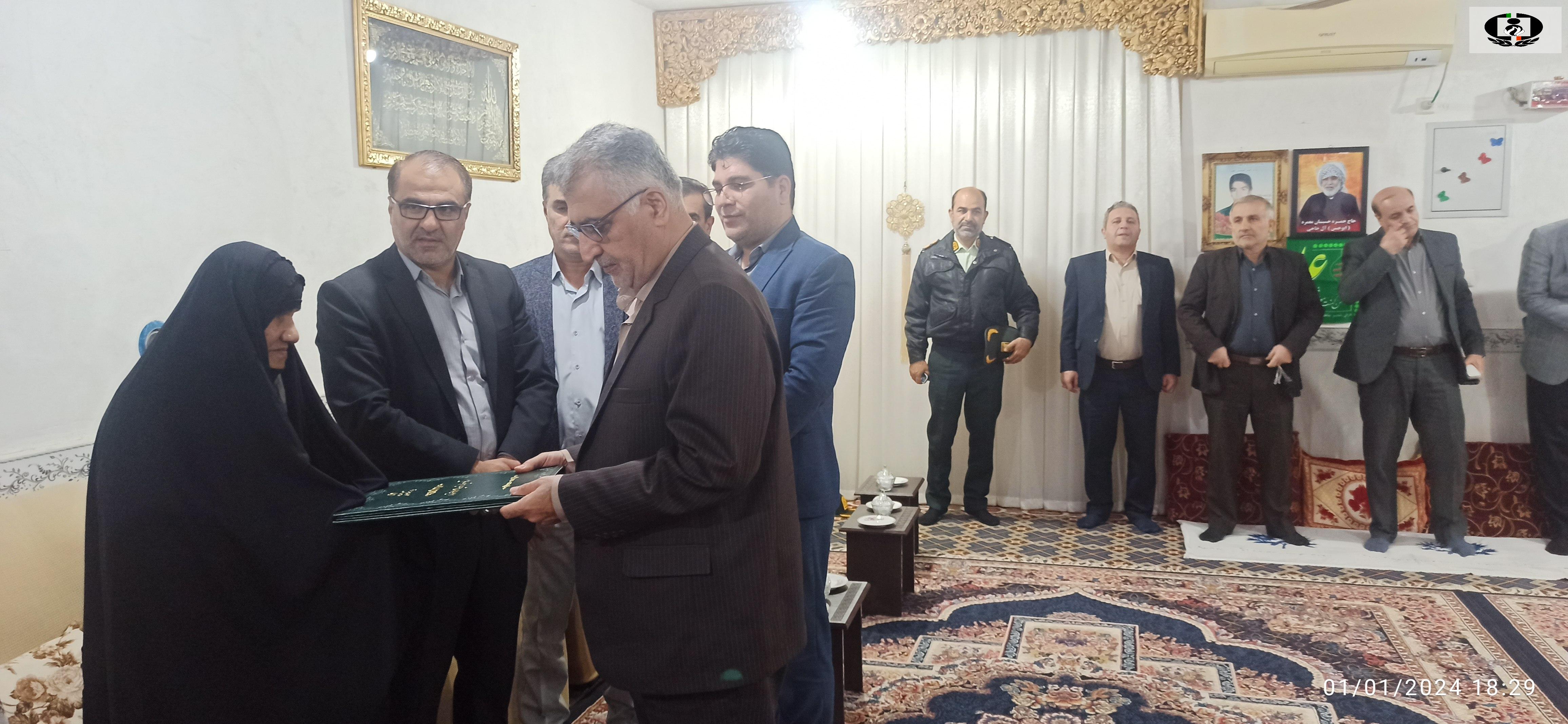 تجلیل از دو خانواده شهید مبارزه با موادمخدر در بوشهر