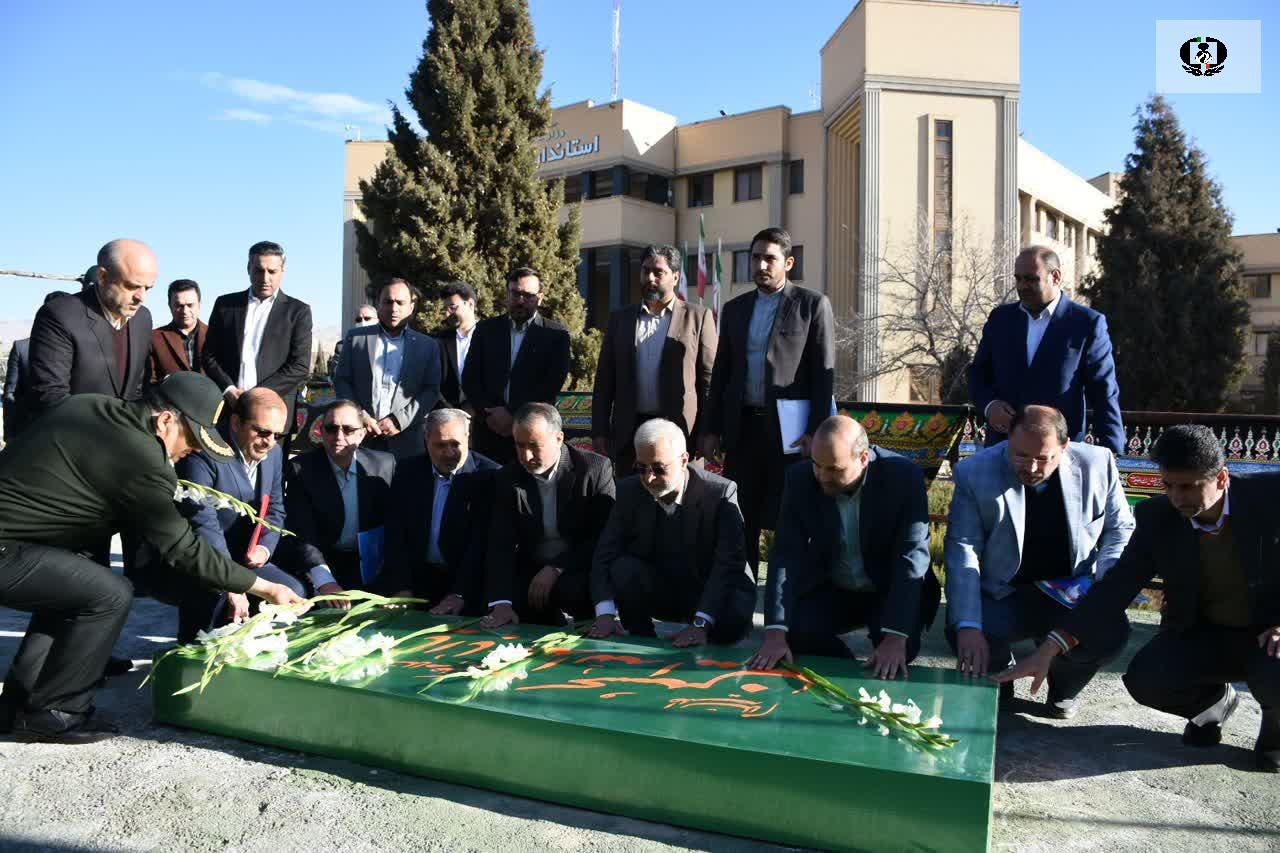 ادای احترام دبیرکل ستاد مبارزه با موادمخدر به مقام شامخ شهدای سمنان