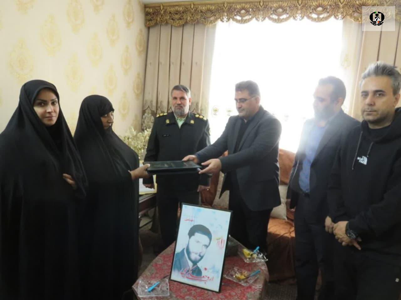 تجلیل از دو خانواده شهید مبارزه با موادمخدر در تهران