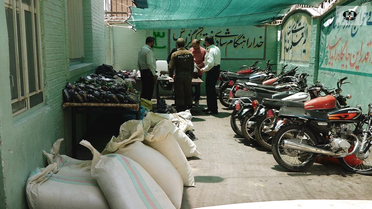 توقیف موتورسیکلت حامل مواد مخدر در ملایر