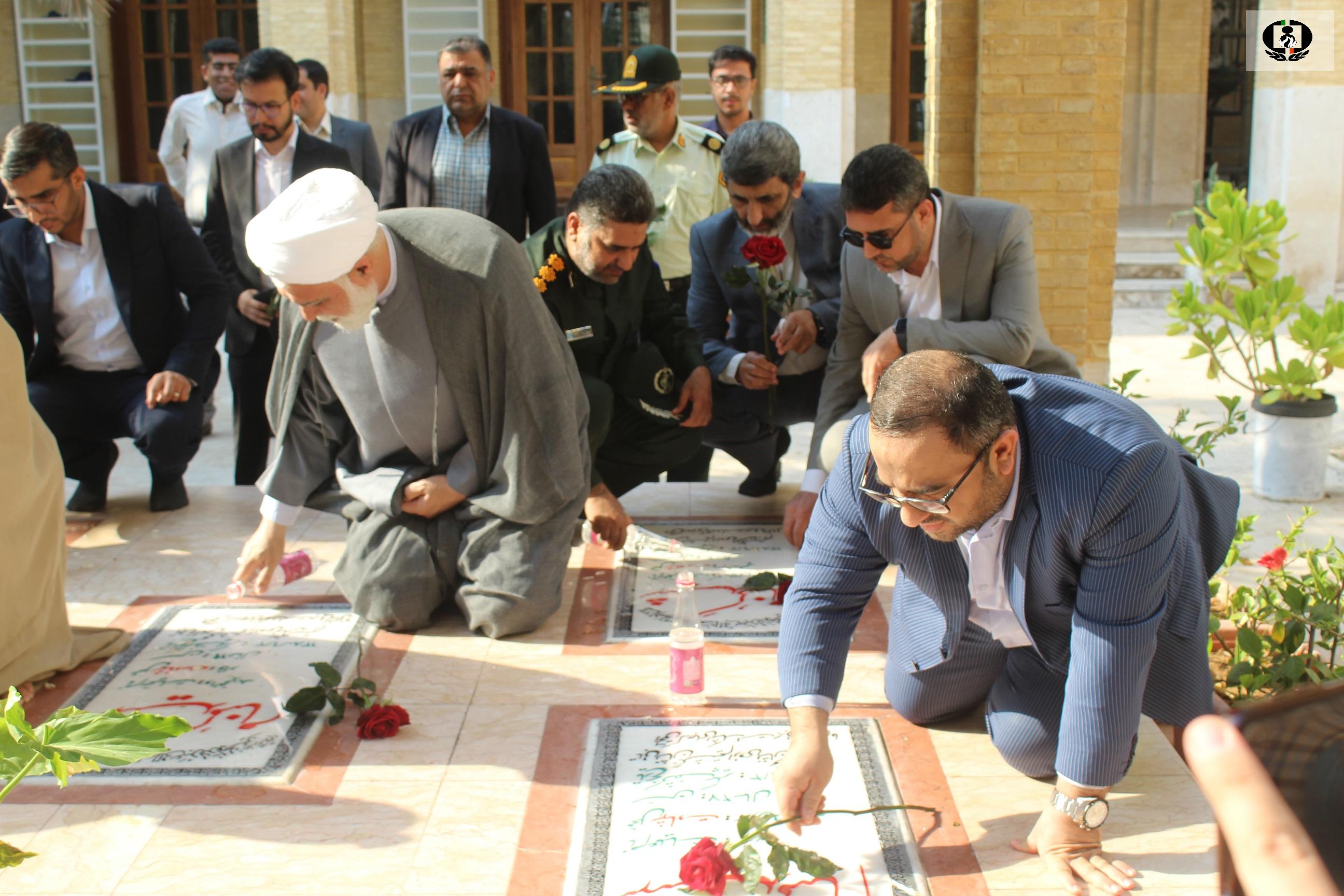 برگزاری غبارروبی و عطرافشانی مزار شهدای گمنام کیش